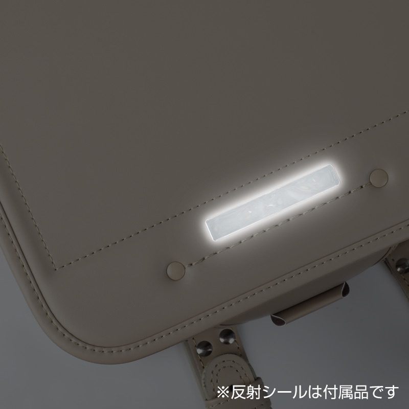 池田屋ランドセル 77周年記念モデル 防水クラリーノ ネオ ミルキーホワイト ランドセルに貼った付属の反射シール